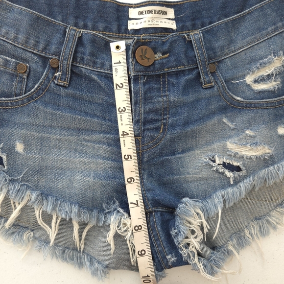 One Teaspoon Bonitas Low Waist Medium Rise Button Fly Raw Curved Hem Jean Shorts - Picture 10 of 11